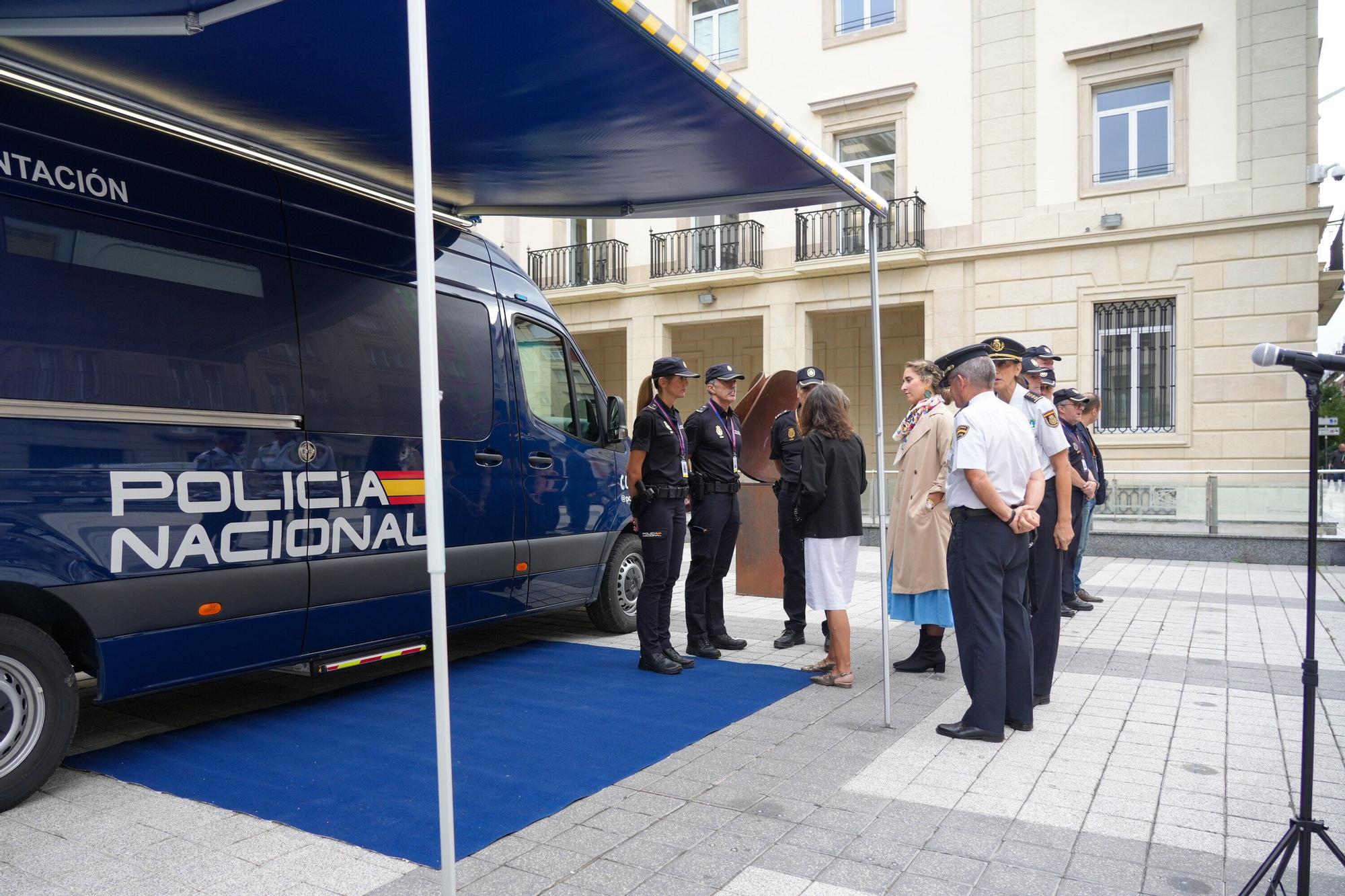En imágenes: así es la furgoneta que recorrerá Álava para tramitar el DNI