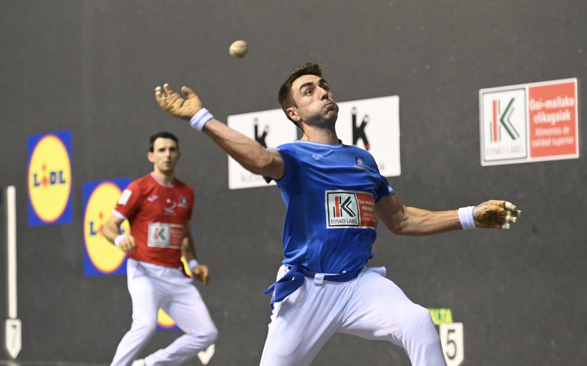 Peio Etxeberria, finalista del Cuatro y Medio por tercera vez consecutiva después de ganar a Altuna III en el Atano III de Donostia.