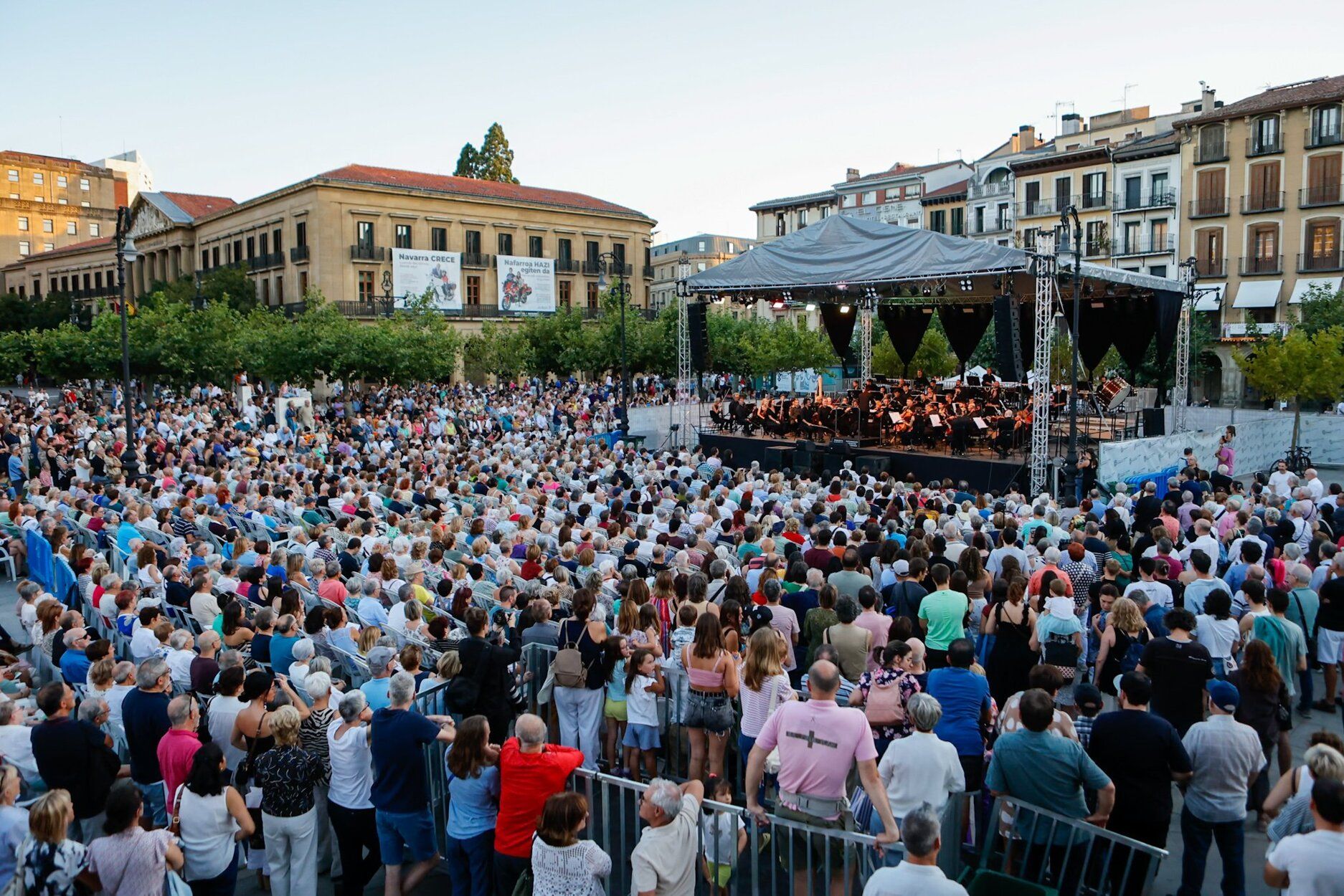 Fotos del concierto de la Orquesta Sinfónica de Navarra en la Plaza del Castillo