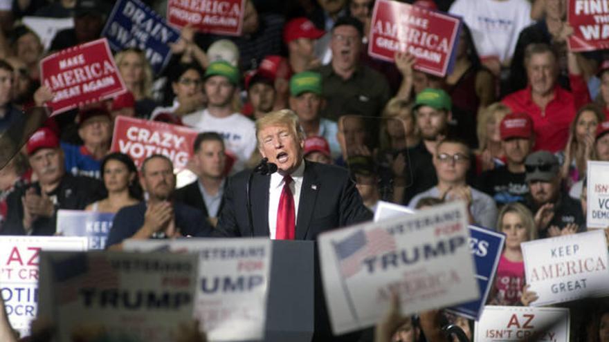 Donald Trump, este sábado en plena campaña en Phoenix.