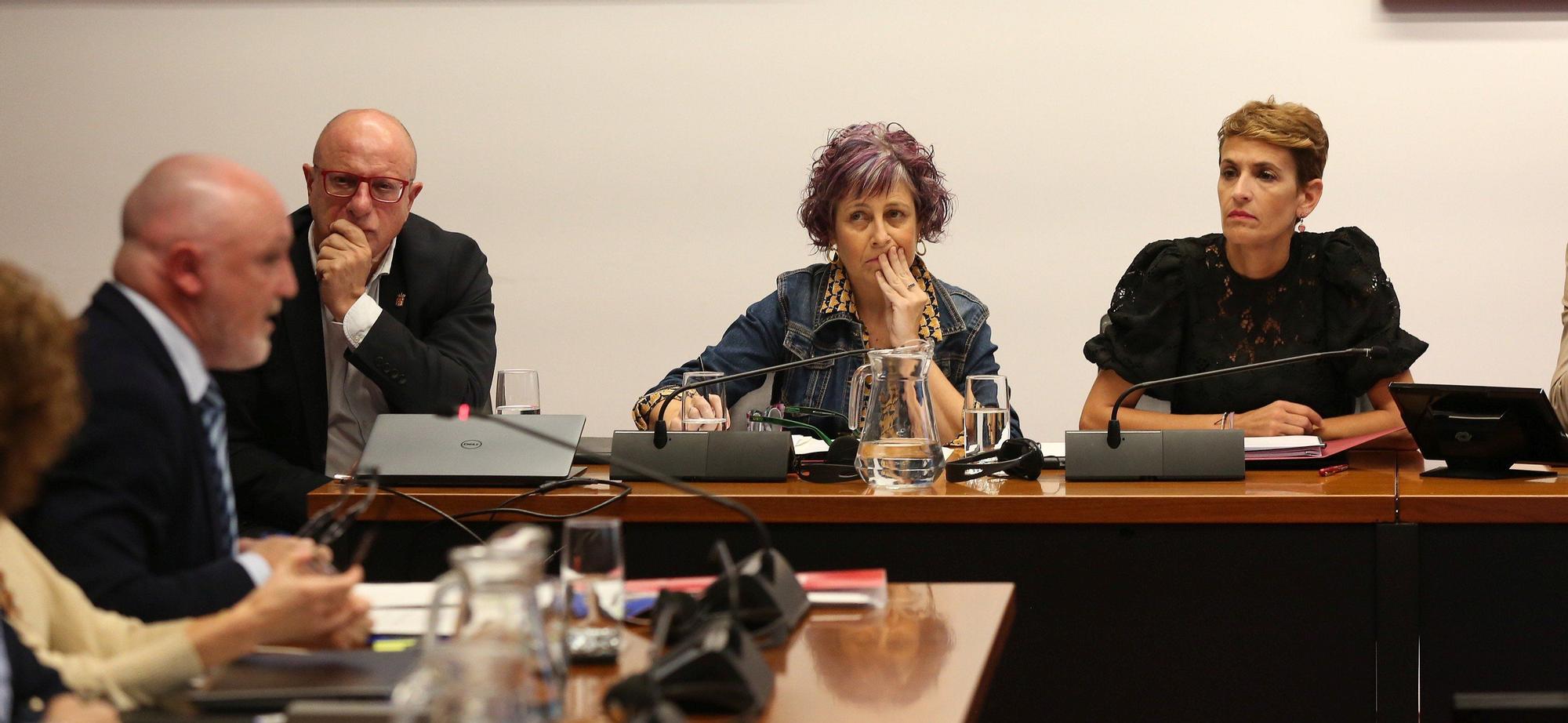 Fotos de la comparecencia de María Chivite en el Parlamento para explicar los informes de la OANA