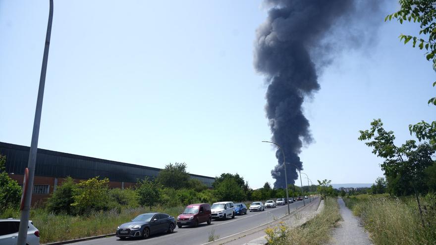 En imágenes: Así ha captado DNA la nube de humo negra por el incendio de LEA