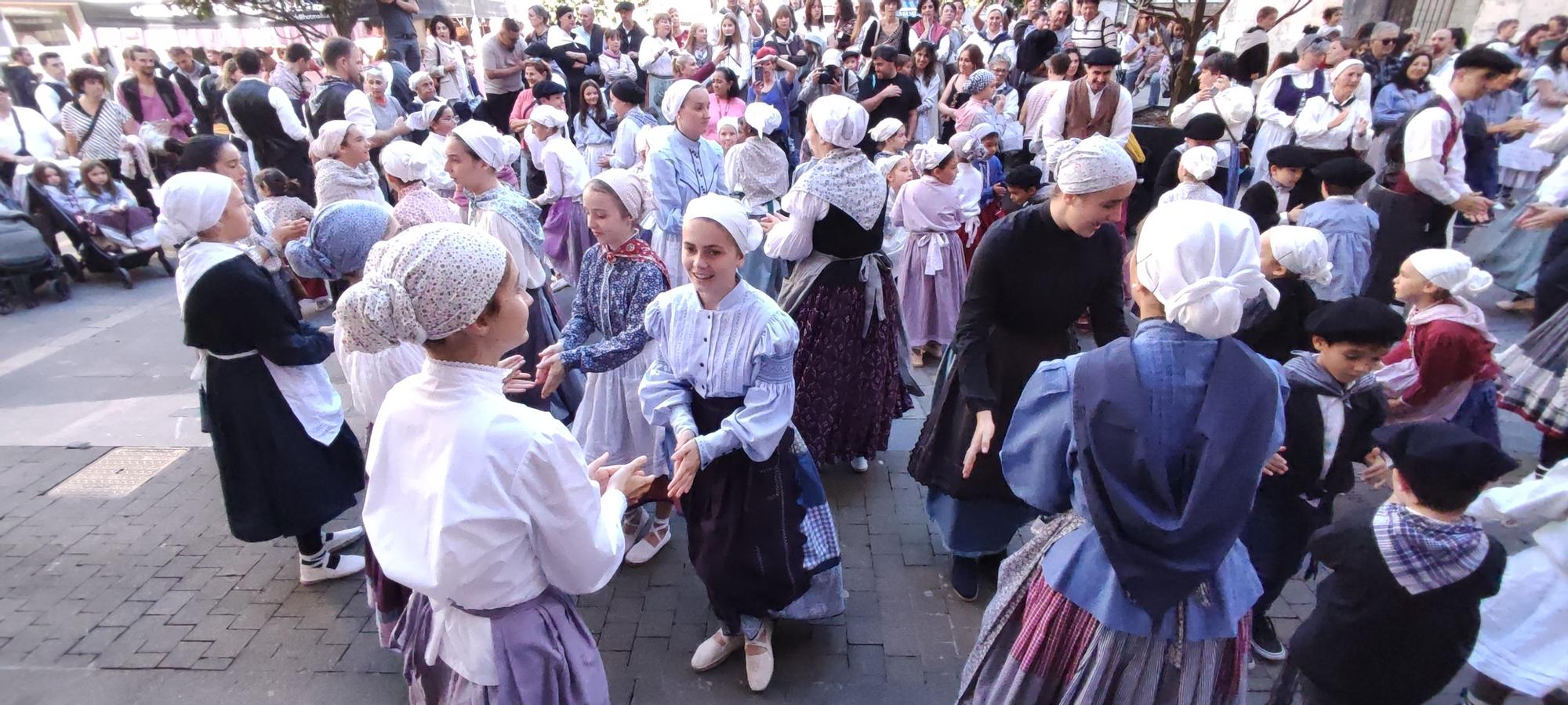 Debako Euskal Jaia iruditan