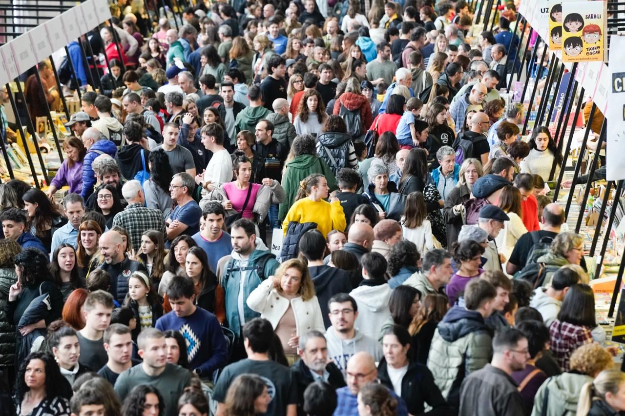 En imágenes: colas para acceder a una Durangoko Azoka a reventar