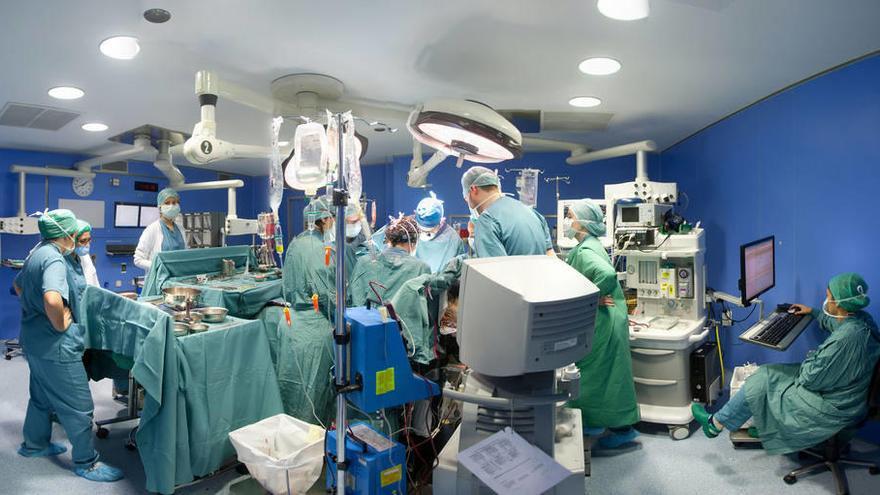 Extraen un tumor de 60 kilos del abdomen de una paciente en EEUU