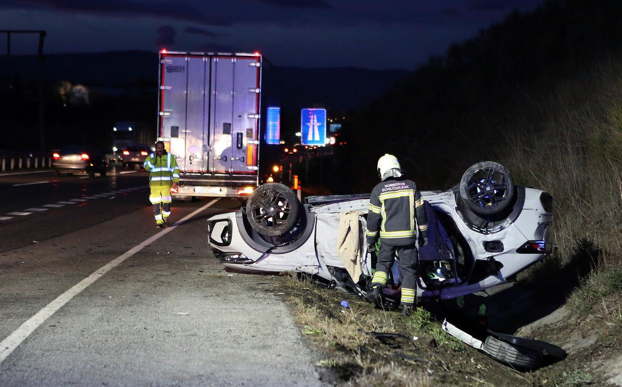 Fotos del accidente en la A-15 en Esquíroz con cuatro heridos, dos menores