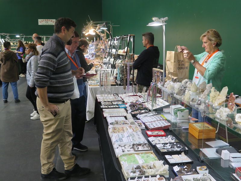 Los minerales, los fósiles y los dinosaurios toman Urretxu