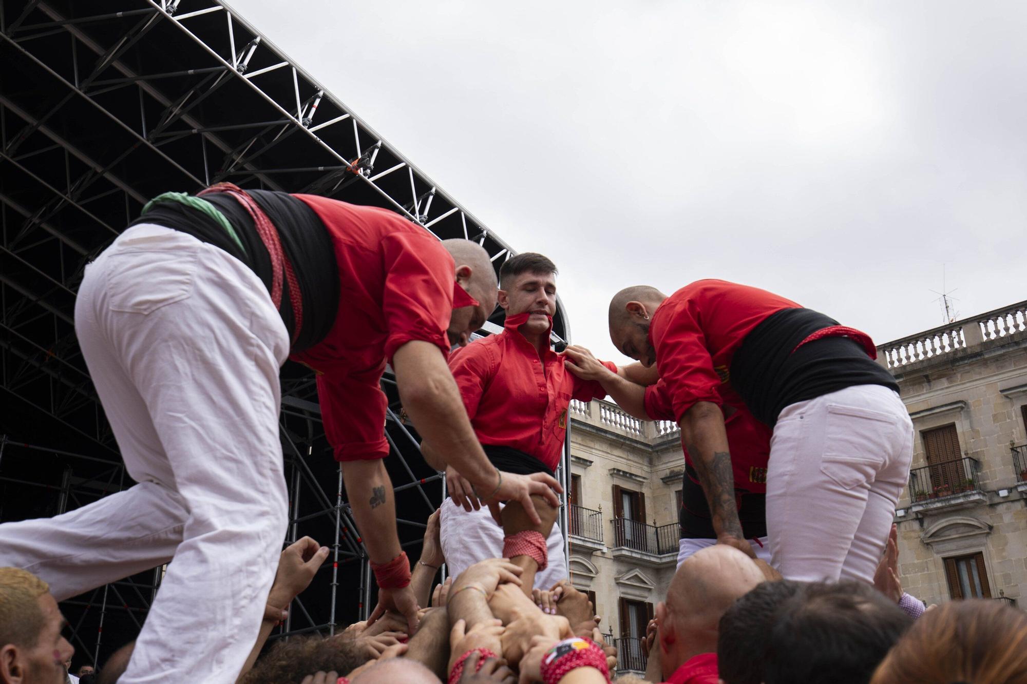 En imágenes: La Plaza Nueva de Vitoria acoge una gran Diada Castellera