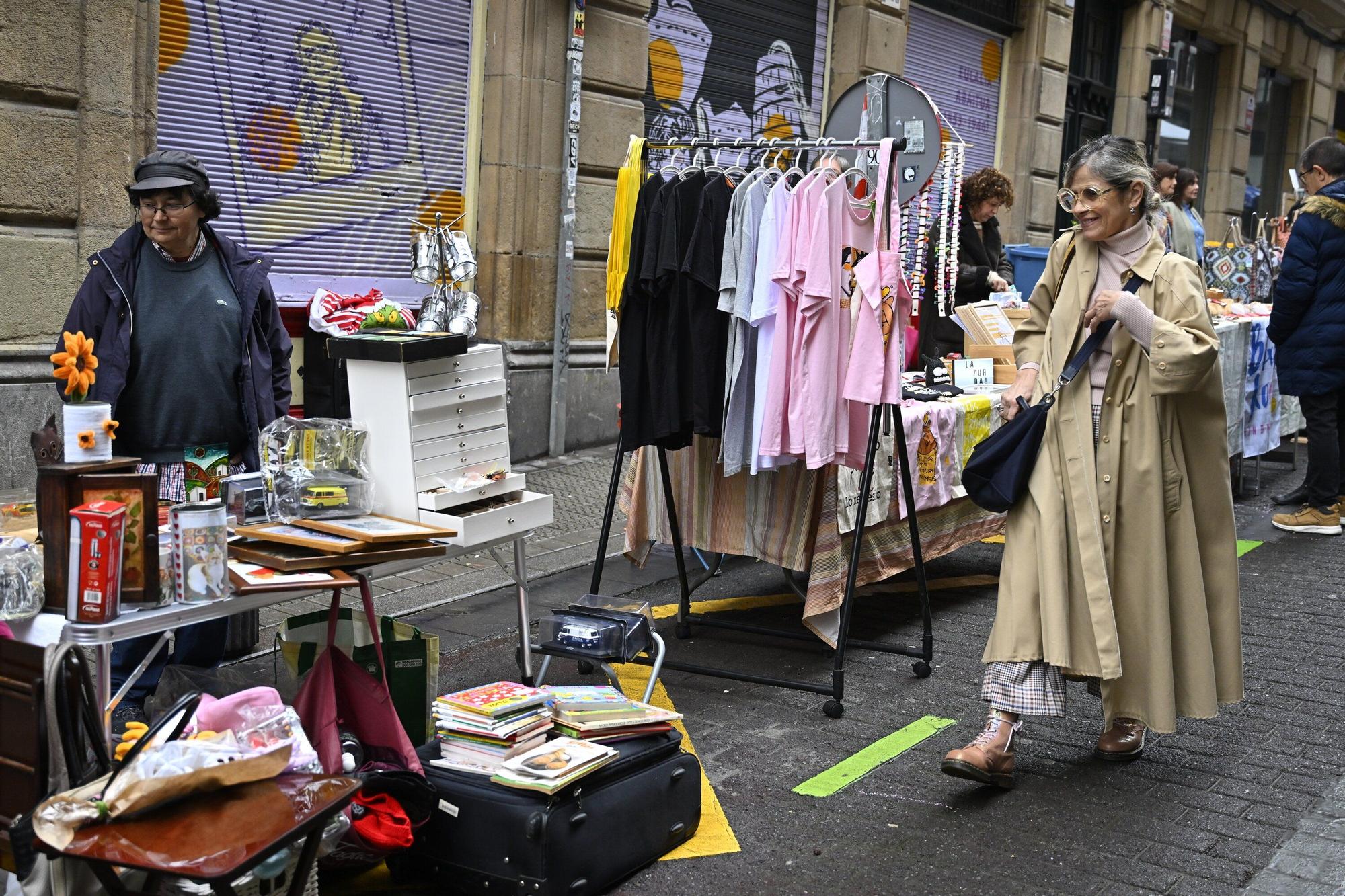 En imágenes: el mercado del Dos de Mayo se viste de Navidad