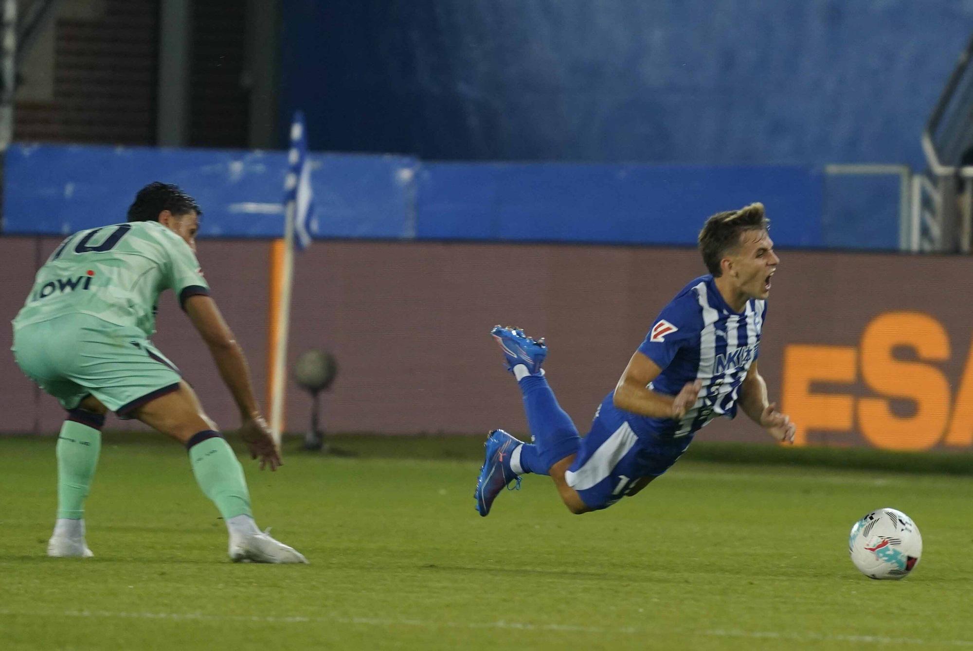 En imágenes: Así está siendo el debut liguero del Alavés contra el Levante