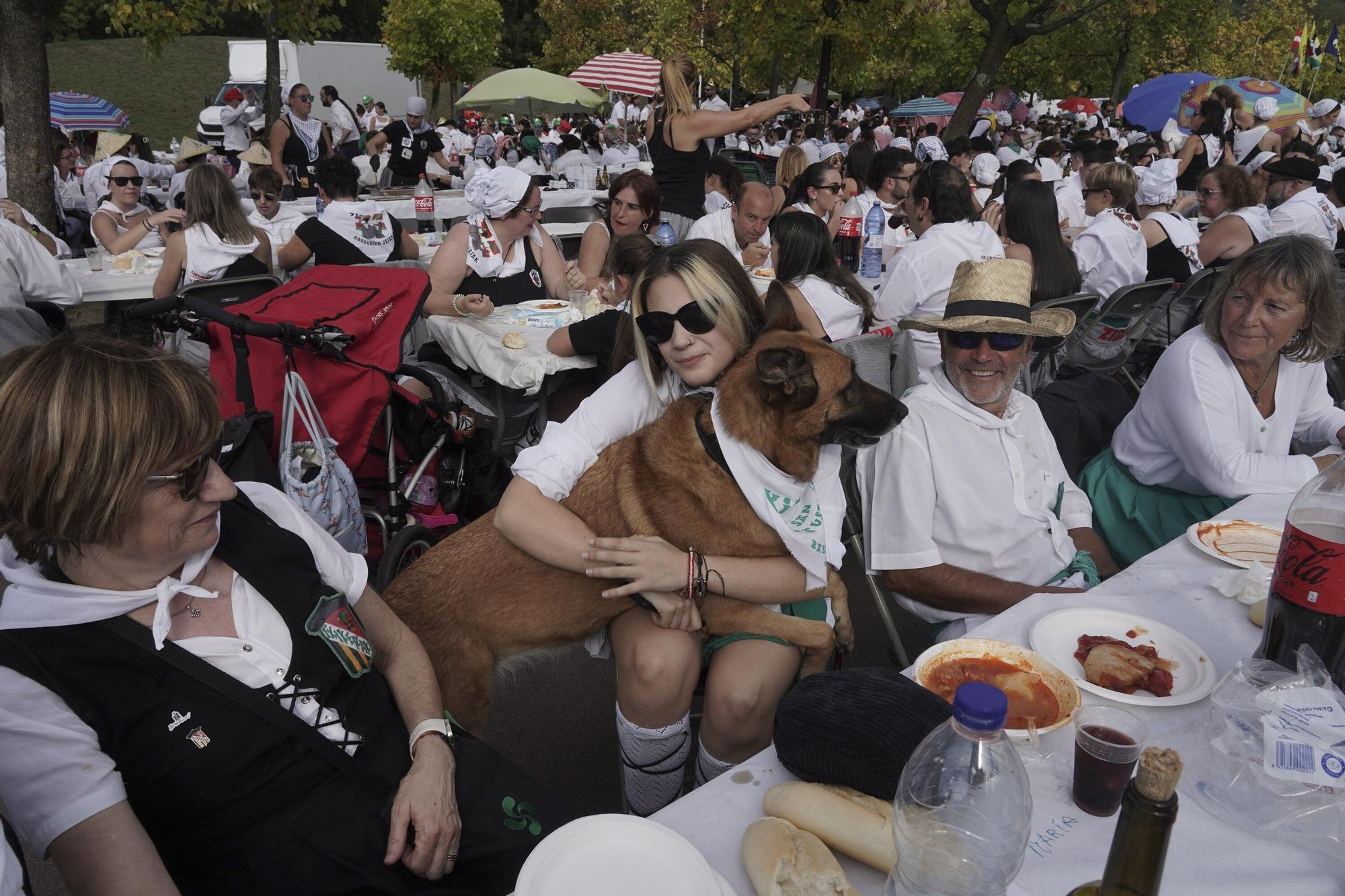 Más de 3.600 personas en la comida de cuadrillas de Basauri: “Es es indescriptible, se nos está yendo de las manos”