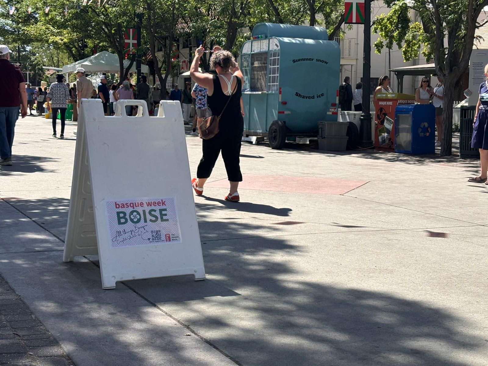 En imágenes: el gran ambiente continúa en el Basque Block de Boise