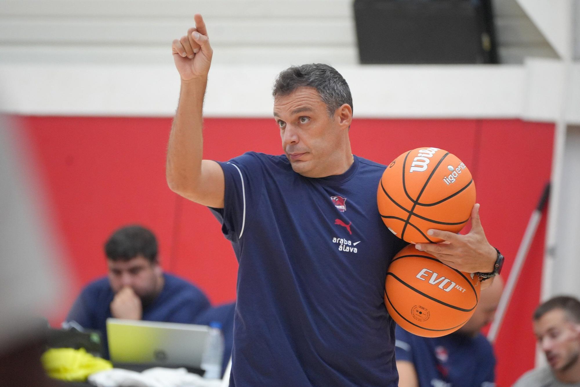 En imágenes: Así entrena el Baskonia bajo las órdenes de Galbiati