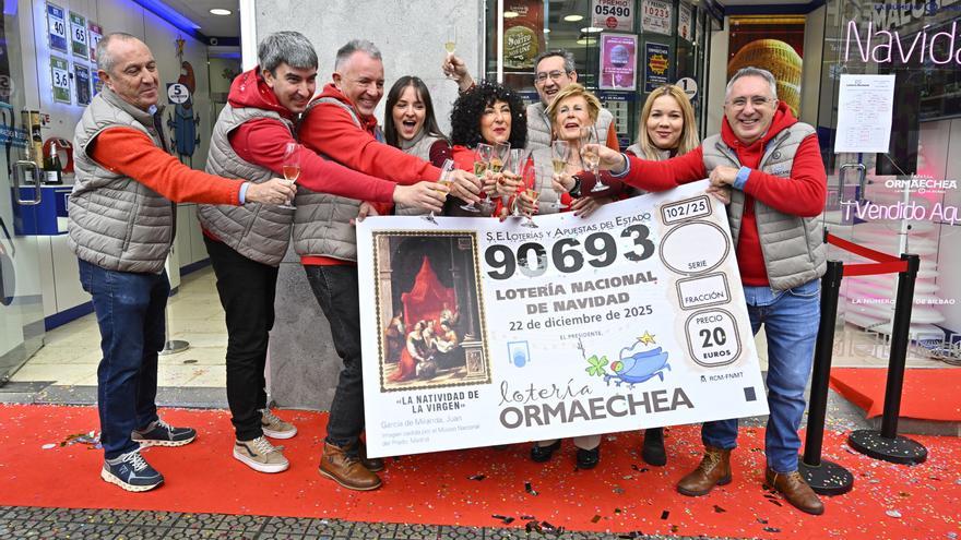 Ormaechea reparte medio millón de euros del tercer premio