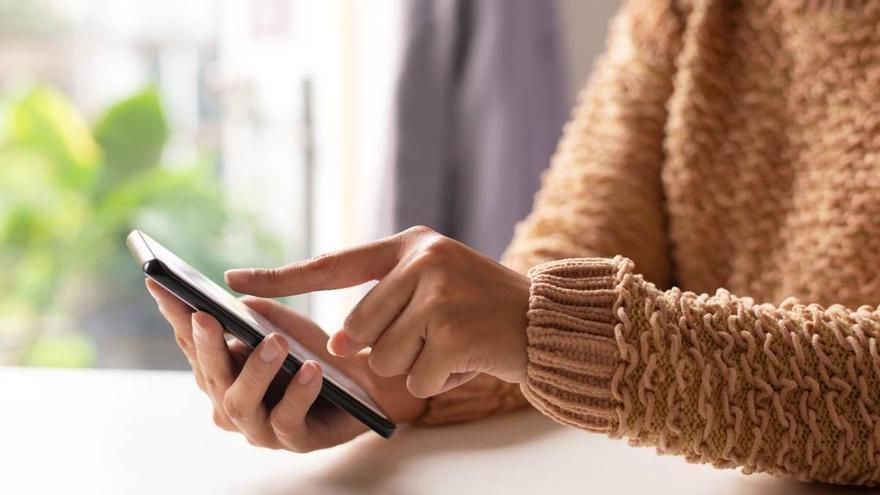 Las tres señales que te indican que te están intentando estafar, según la Guardia Civil