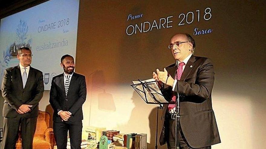 Euskaltzaindia recibe el premio Ondare