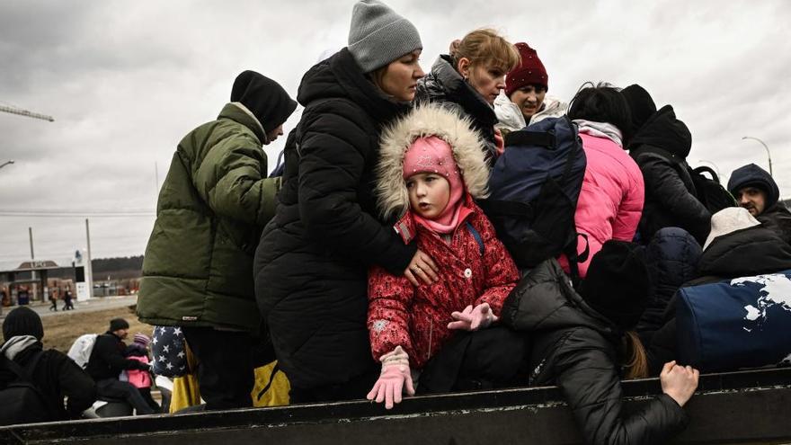 Evacuación de civiles en la ciudad ucraniana de Irpin