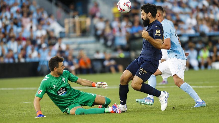 El Alavés busca empezar con victoria por quinta vez en su historia