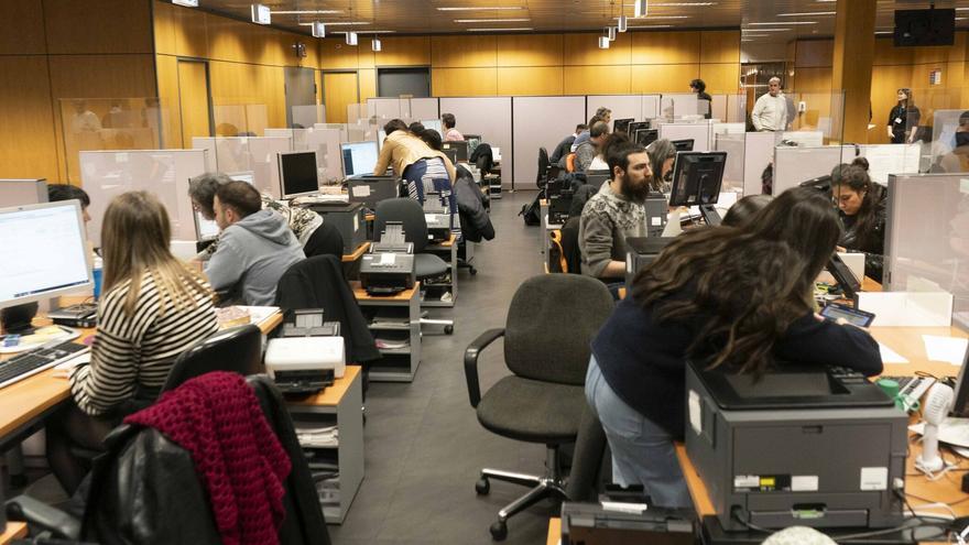 Las declaraciones de la renta que no atiende Hacienda desbordan las asesorías