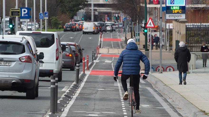 Herido un ciclista de 15 años atropellado en la Avenida del Ejército de Pamplona
