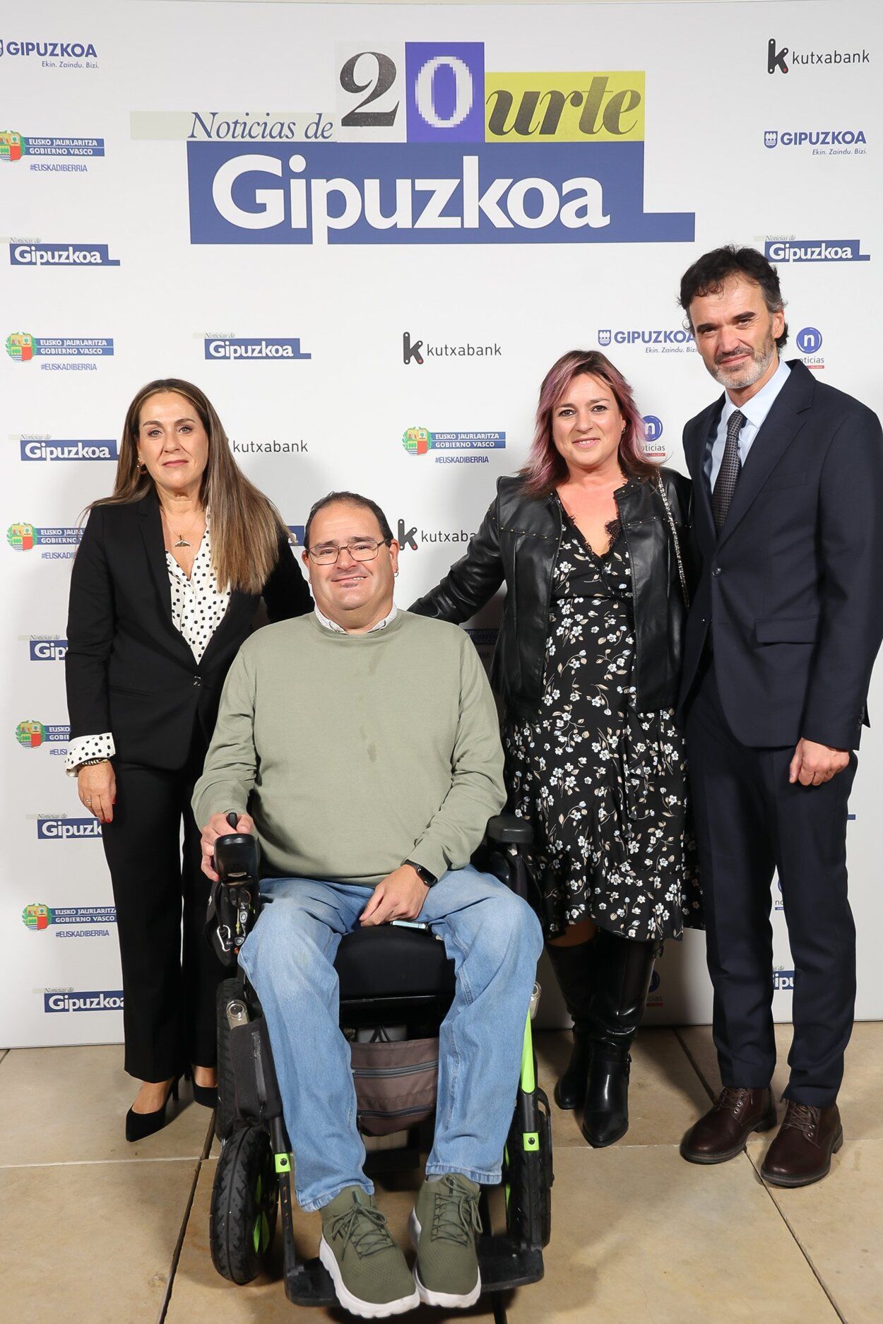 Fernando Mitxelena (Kemen) y Belén Lete con Isabel de Lope y Xabier del Valle