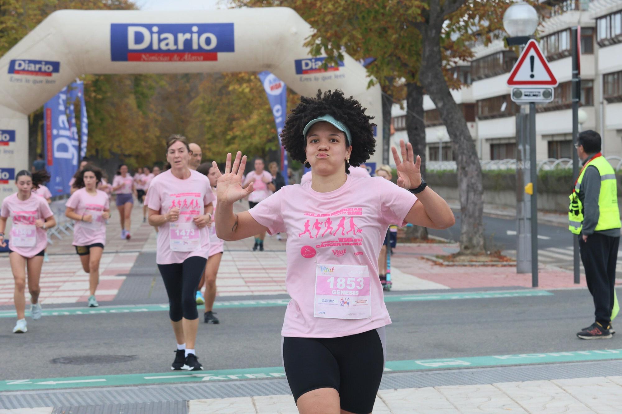 En imágenes: Vitoria se vuelca con la VI Carrera Solidaria contra el Cáncer de Mama