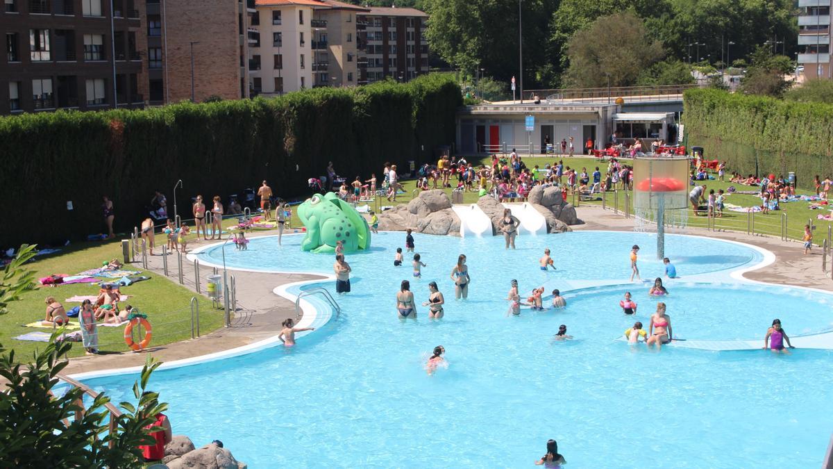 Imagen de las piscinas de aire libre de Azpeitia