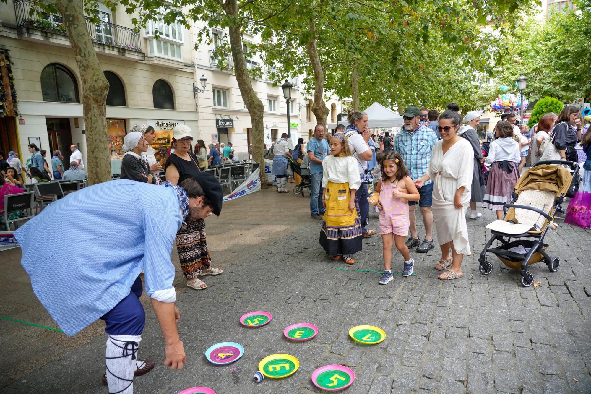 En imágenes: Dibujos y juegos para los txikis de la mano de diferentes cuadrillas