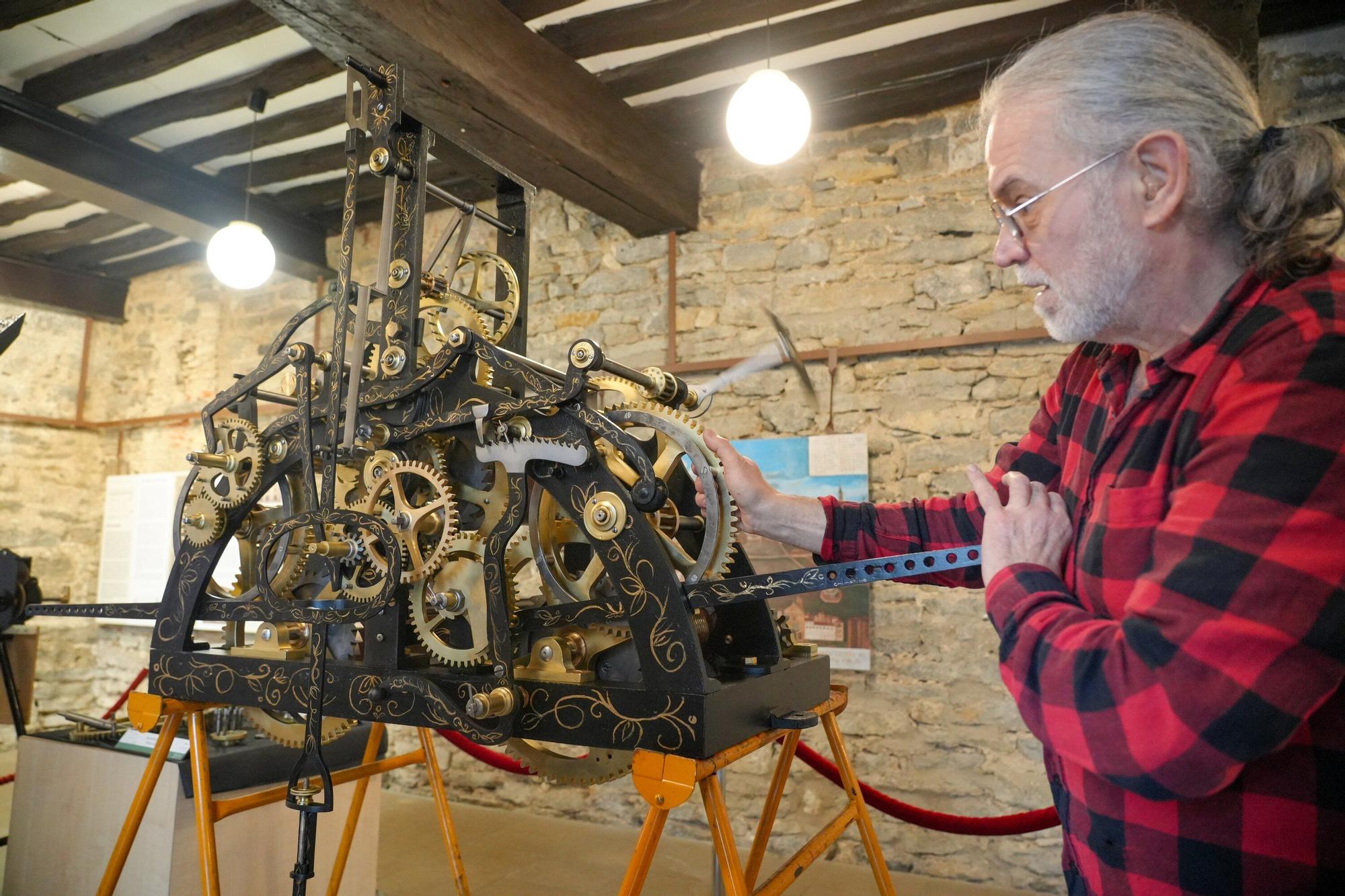 En imágenes: Exposición de la maquinaria del reloj de la torre de San Miguel