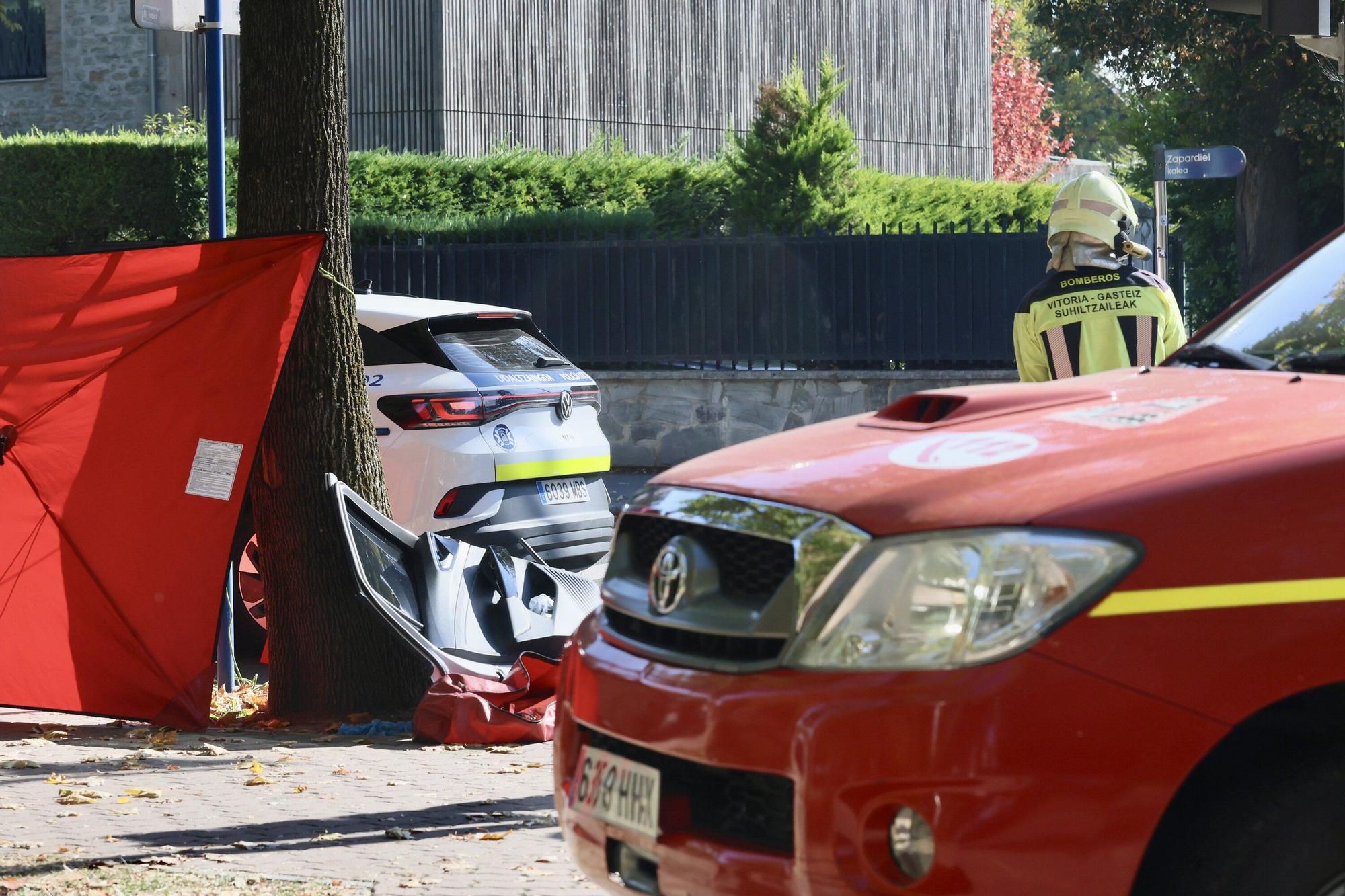 Un coche de la Policía Local se empotra contra un autobús