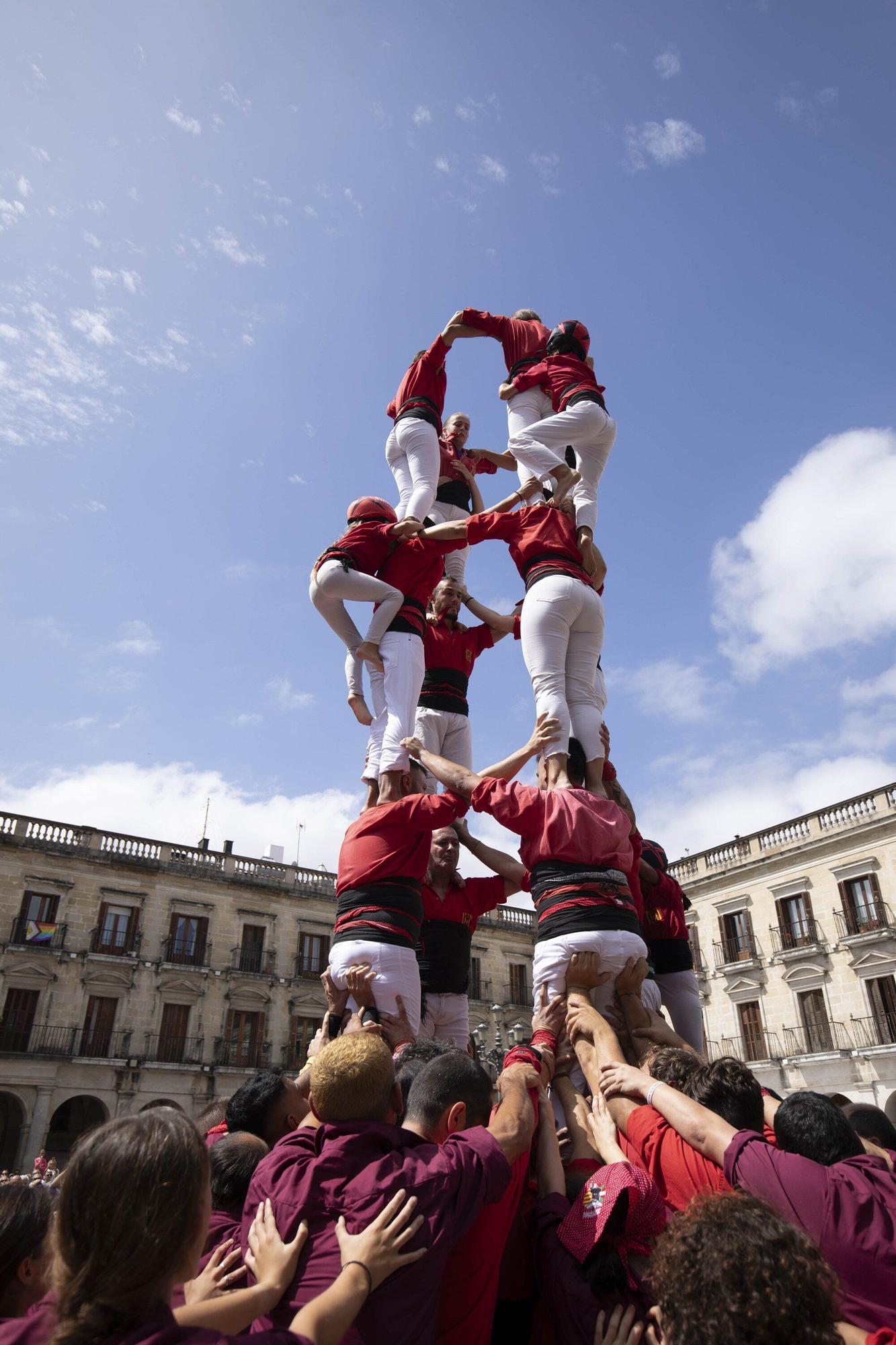 En imágenes: La Plaza Nueva de Vitoria acoge una gran Diada Castellera