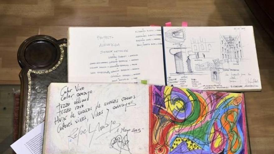 Los tres libros del Perro Chico subastados ayer.