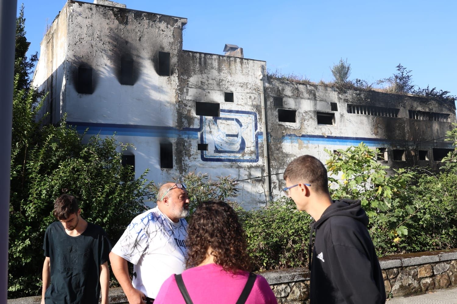 Varios heridos por inhalación de humo en el incendio de un pabellón okupado en Sestao