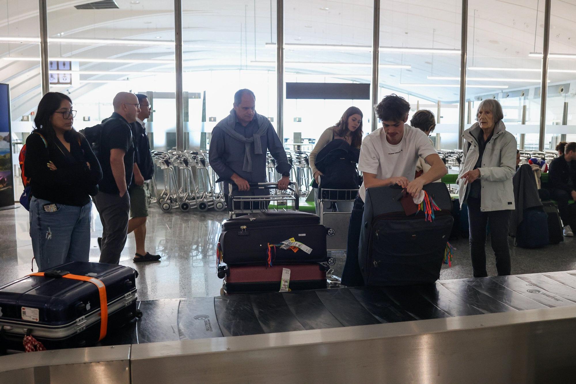 En imágenes: Aduanas, el filtro silencioso en el aeropuerto de Bilbao