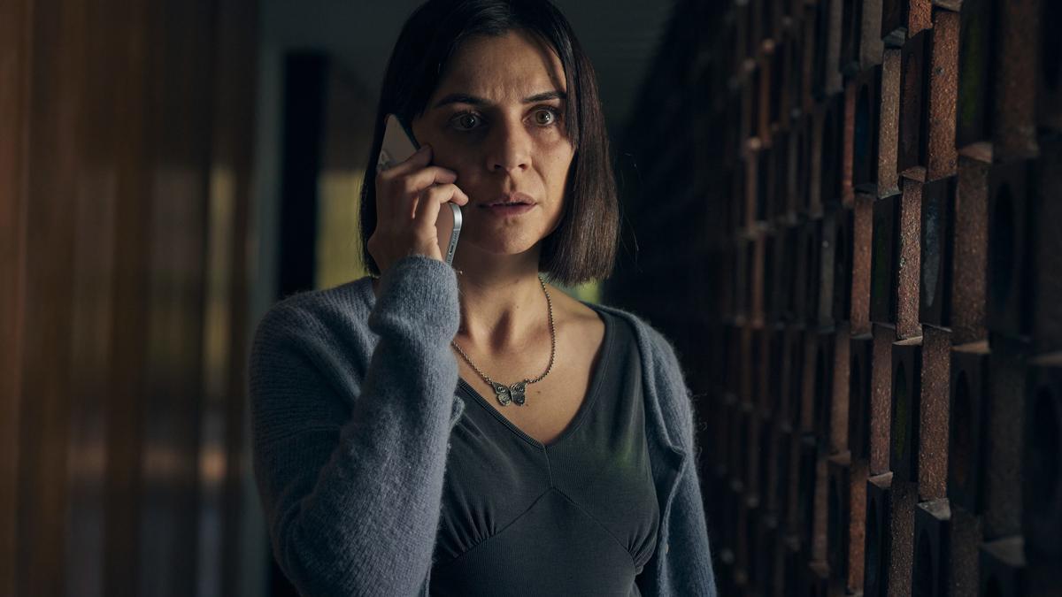 Miren Ibarguren en su papel de Claudia en la serie ‘Los sin nombre’.