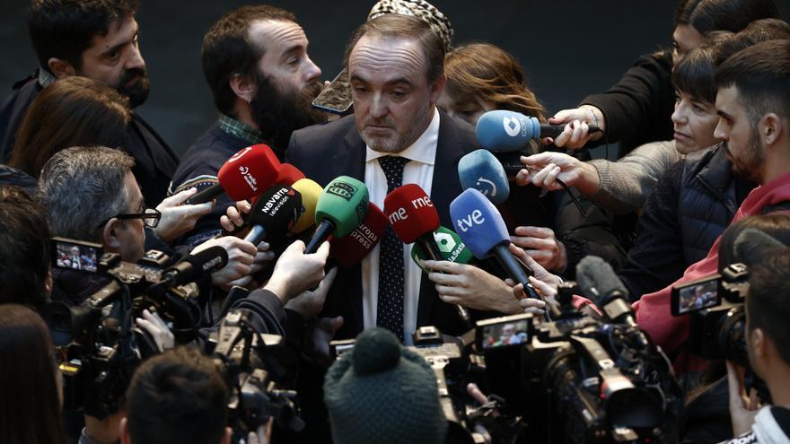 Esparza tacha a los socialistas de "traidores" y "trileros": "A nosotros que ni nos miren"