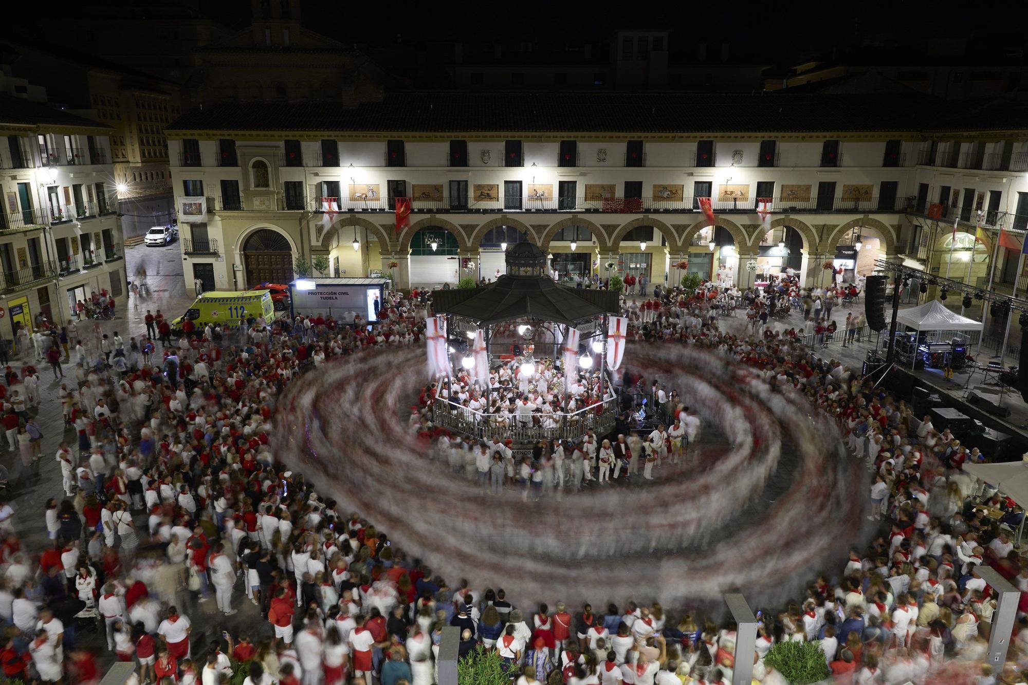 Fotos del baile de La Revoltosa en Tudela
