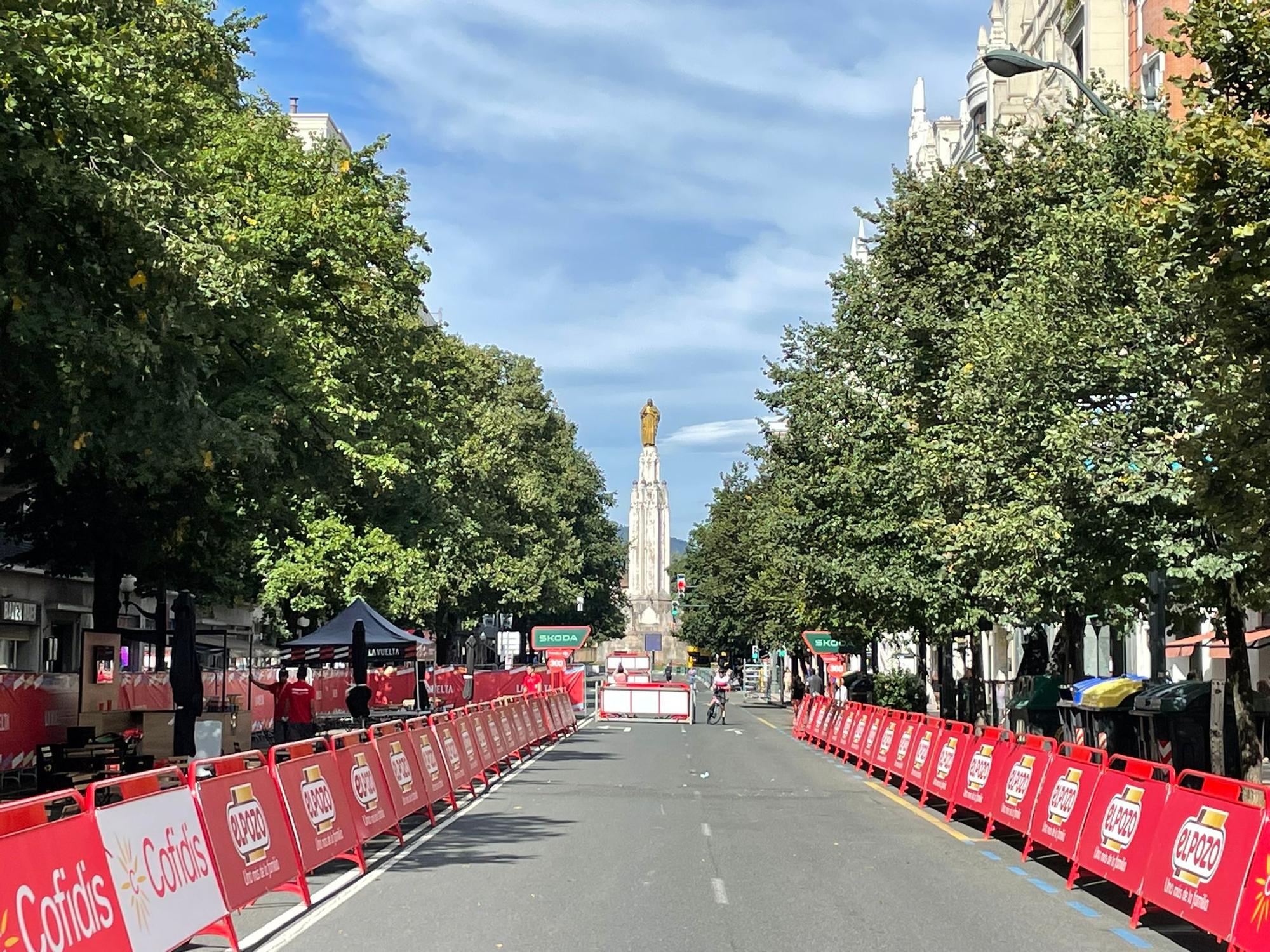 La Vuelta llega a Bizkaia: las imágenes del montaje en Bilbao