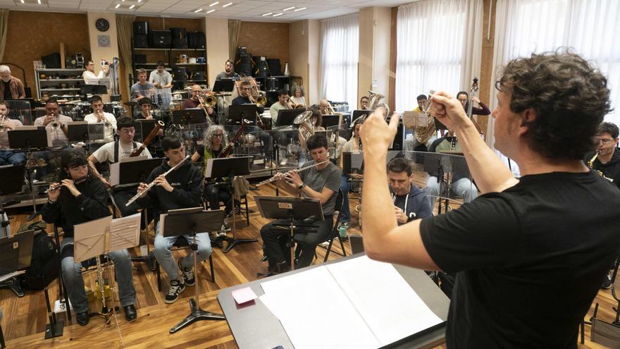 La Banda despide su temporada invitando al público a tocar con ella a través de los teléfonos móviles