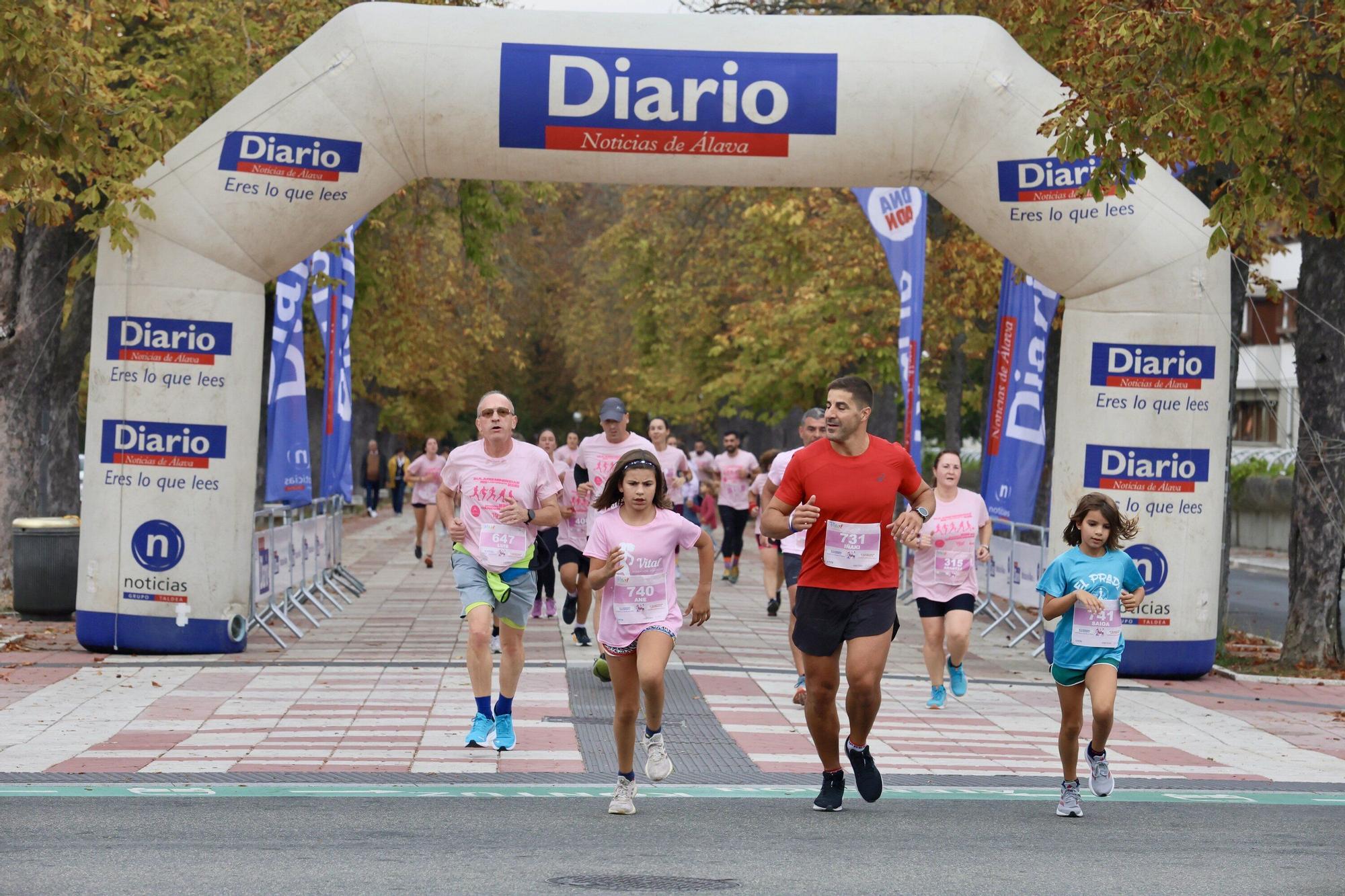 En imágenes: Vitoria se vuelca con la VI Carrera Solidaria contra el Cáncer de Mama