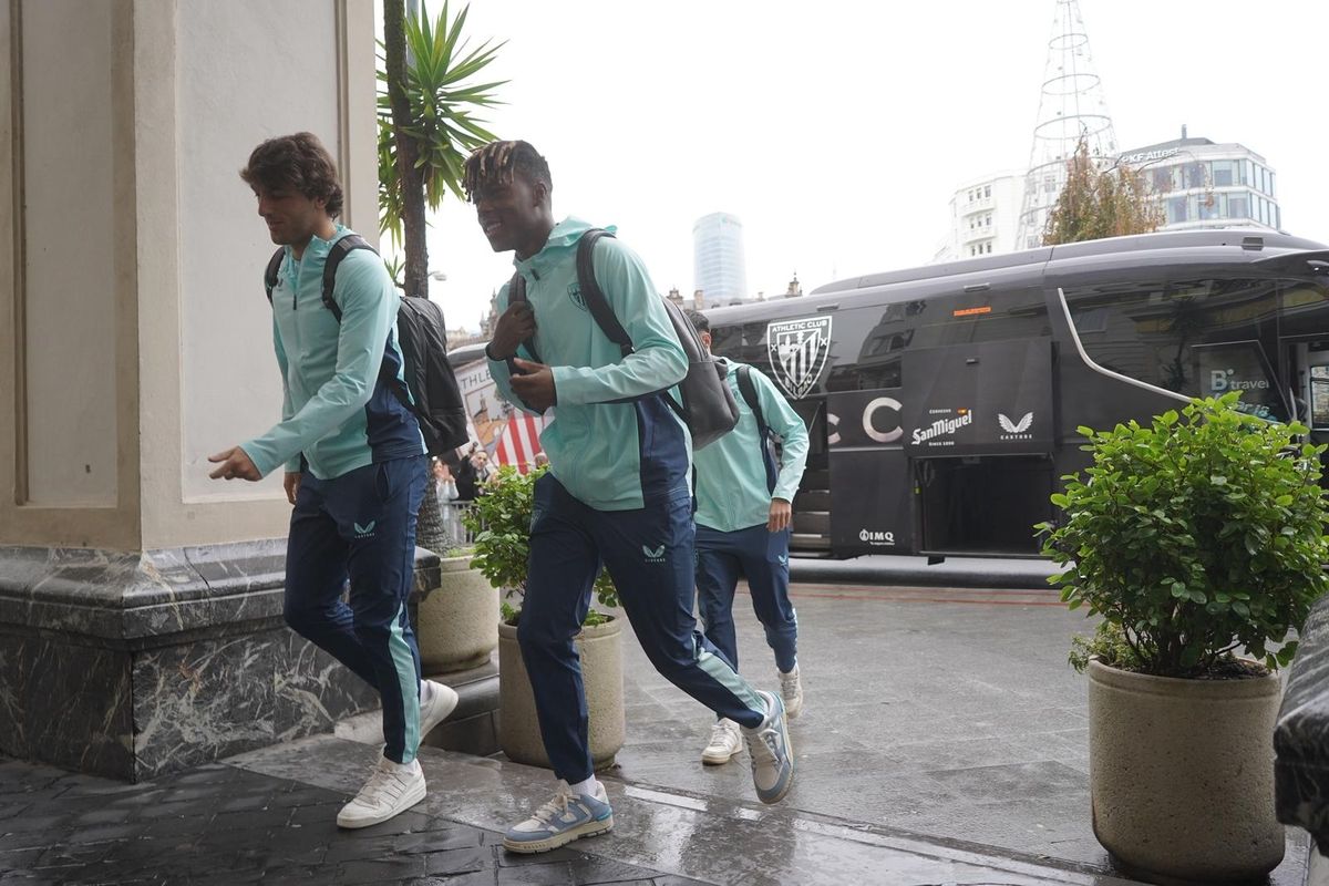 Los jugadores del Athletic llegan al hotel de concentración