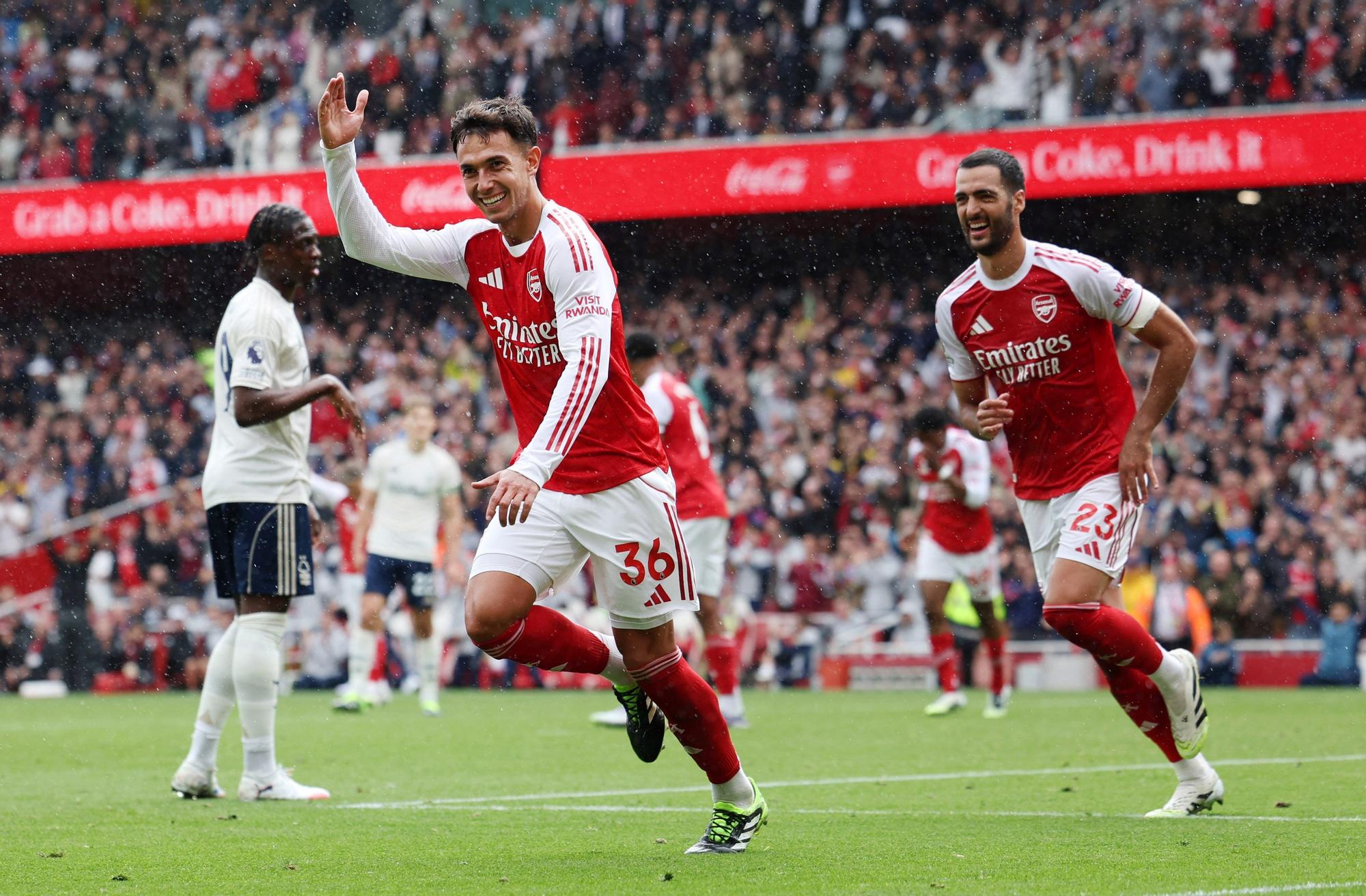 En imágenes: El Arsenal gana con un doblete de Zubimendi y avisa al Athletic