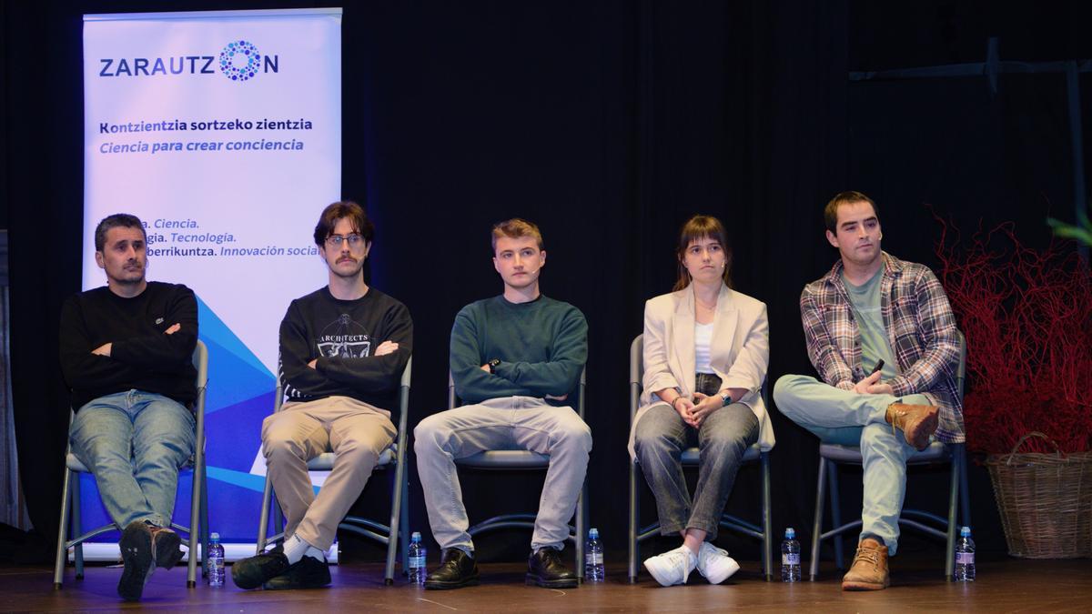 Los cinco ponentes que participaron en el evento Zarautzen Zientziaz Blai.