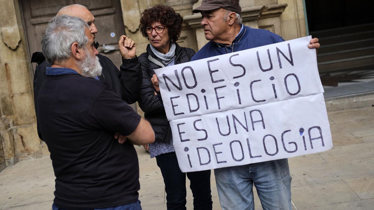 Imagen de una de las pancartas de los colectivos memorialistas