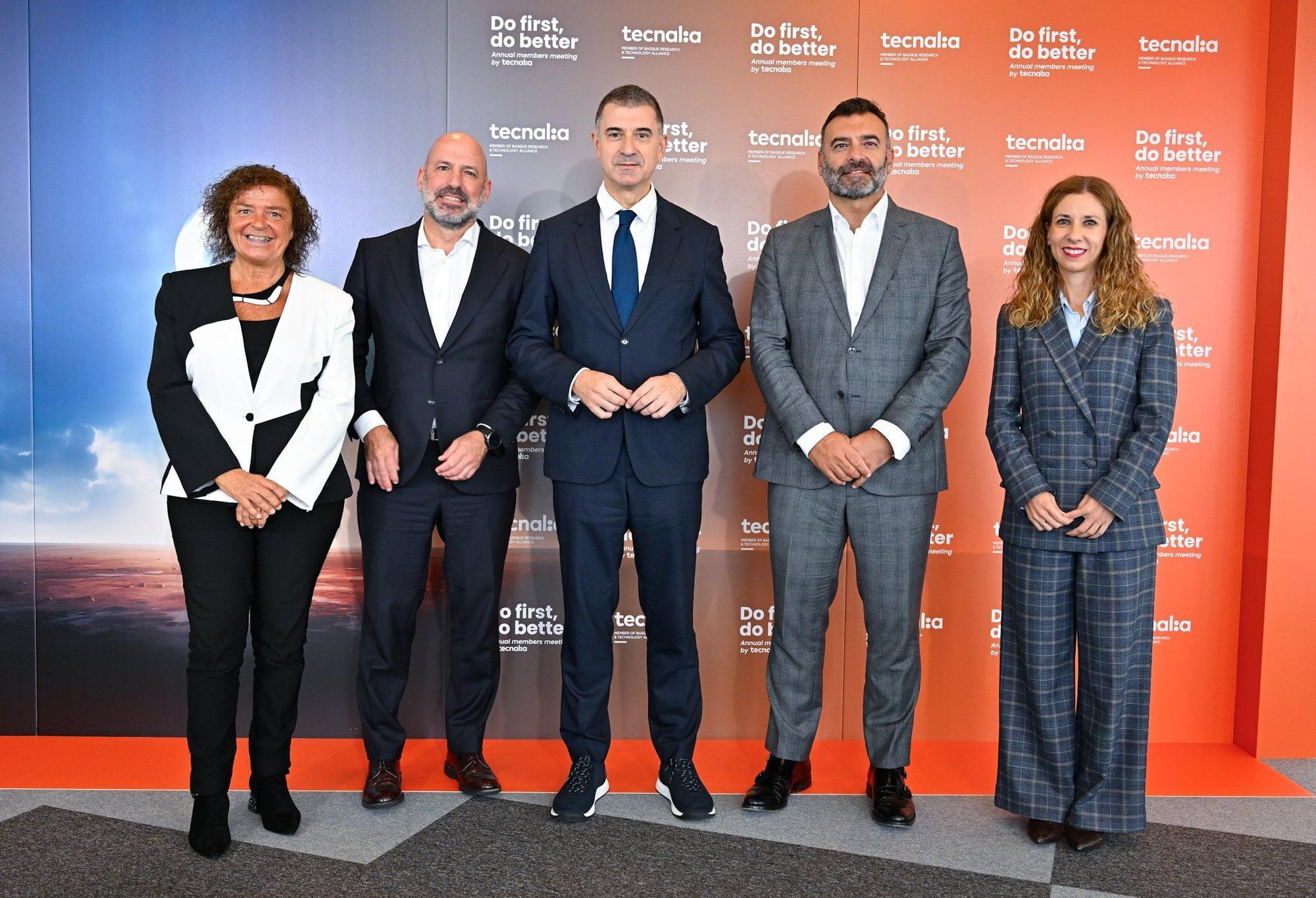 Tecnalia reúne a más de 100 empresas en su segundo encuentro de socios y Tintxu Canaval presenta su libro ‘Bilbao escondido’