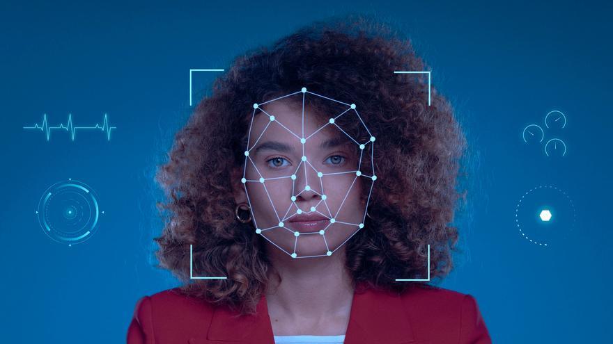 Ceder fotos a la inteligencia artificial: una acción tan invisible como peligrosa