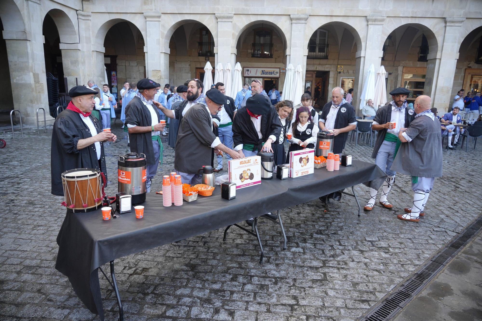 En imágenes: Las dianas llaman a la fiesta en el día de Santiago