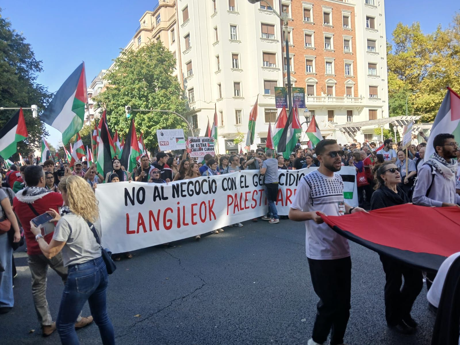 Miles de personas se manifiestan en Bilbao en apoyo al pueblo palestino