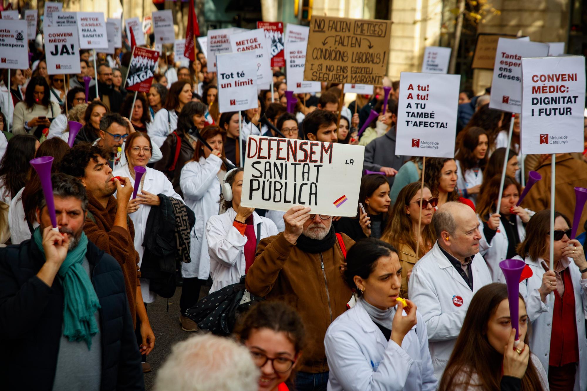 En imágenes: Los médicos mantienen el pulso con Sanidad en una nueva huelga contra el estatuto marco