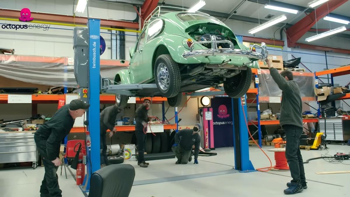 Los creadores del canal &#039;Electric classic cars&#039; lo que hacen es “tomar modelos clásicos icónicos y convertirlos en coches 100% eléctricos”.